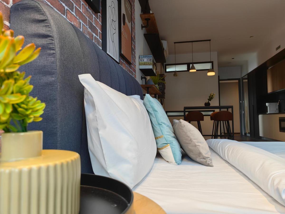 Scarletz Suites Klcc By De Harlequins Guesthouse Kuala Lumpur Eksteriør bilde